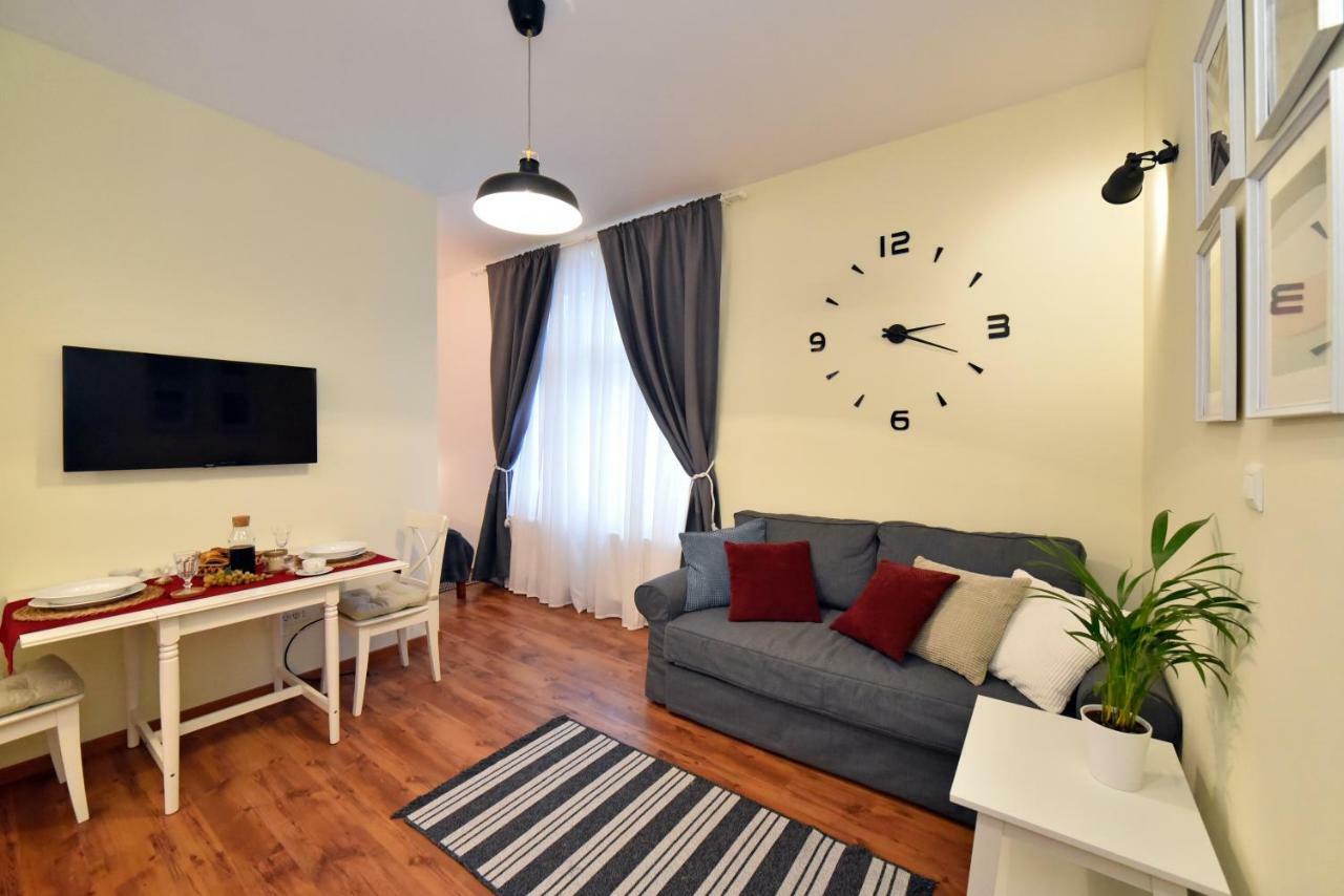 M4You Zagreb Luaran gambar